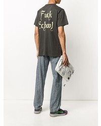 dunkelgraues T-Shirt mit einem Rundhalsausschnitt von BornxRaised
