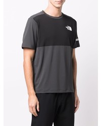 dunkelgraues T-Shirt mit einem Rundhalsausschnitt von The North Face