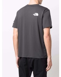 dunkelgraues T-Shirt mit einem Rundhalsausschnitt von The North Face