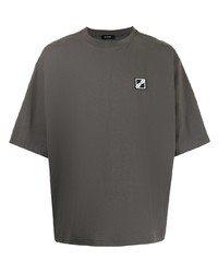 dunkelgraues T-Shirt mit einem Rundhalsausschnitt von We11done