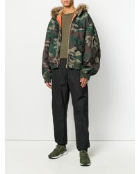 dunkelgrüne Camouflage Bomberjacke von Yeezy