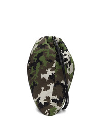 dunkelgrüne Camouflage Clutch von Miu Miu