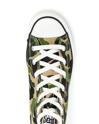 dunkelgrüne Camouflage hohe Sneakers aus Segeltuch von A Bathing Ape