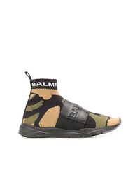 dunkelgrüne Camouflage hohe Sneakers von Balmain