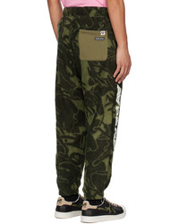 dunkelgrüne Camouflage Jogginghose von AAPE BY A BATHING APE