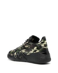 dunkelgrüne Camouflage Leder niedrige Sneakers von Giuseppe Zanotti