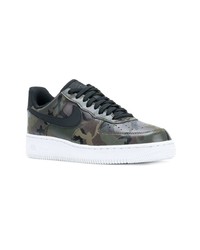 dunkelgrüne Camouflage niedrige Sneakers von Nike