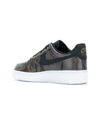 dunkelgrüne Camouflage niedrige Sneakers von Nike