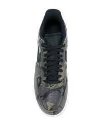 dunkelgrüne Camouflage niedrige Sneakers von Nike