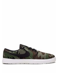 dunkelgrüne Camouflage niedrige Sneakers von Nike