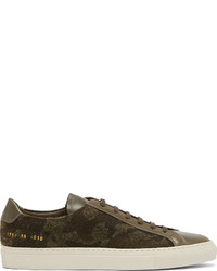 dunkelgrüne Camouflage niedrige Sneakers von Common Projects