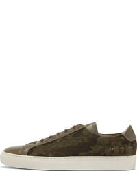 dunkelgrüne Camouflage niedrige Sneakers von Common Projects