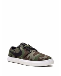 dunkelgrüne Camouflage niedrige Sneakers von Nike