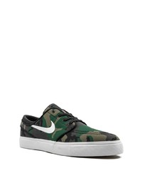 dunkelgrüne Camouflage Segeltuch niedrige Sneakers von Nike