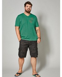 dunkelgrüne Camouflage Shorts von Men Plus by HAPPYsize