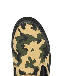 dunkelgrüne Camouflage Slip-On Sneakers aus Segeltuch von Vans