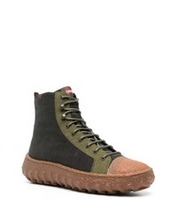 dunkelgrüne hohe Sneakers aus Leder von Camper