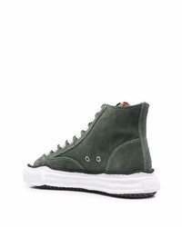 dunkelgrüne hohe Sneakers aus Wildleder von Maison Mihara Yasuhiro