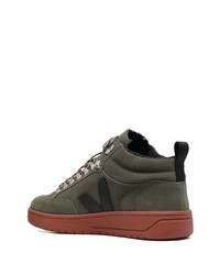 dunkelgrüne hohe Sneakers aus Wildleder von Veja