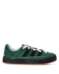 dunkelgrüne Wildleder niedrige Sneakers von adidas