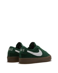 dunkelgrüne Wildleder niedrige Sneakers von Nike