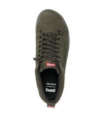 dunkelgrüne Wildleder niedrige Sneakers von Camper