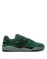 dunkelgrüne Wildleder niedrige Sneakers von Nike