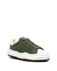 dunkelgrüne Wildleder niedrige Sneakers von Maison Mihara Yasuhiro