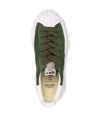 dunkelgrüne Wildleder niedrige Sneakers von Maison Mihara Yasuhiro