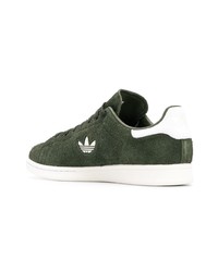 dunkelgrüne Wildleder niedrige Sneakers von adidas