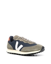 dunkelgrüne Wildleder niedrige Sneakers von Veja