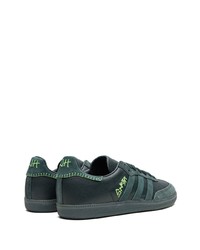 dunkelgrüne Wildleder niedrige Sneakers von adidas