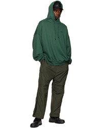dunkelgrüner bedruckter Pullover mit einem Kapuze von Juun.J