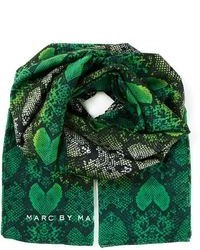 dunkelgrüner bedruckter Schal von Marc by Marc Jacobs