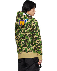 dunkelgrüner Camouflage Pullover mit einem Kapuze von BAPE