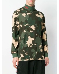 dunkelgrüner Camouflage Rollkragenpullover von 032c