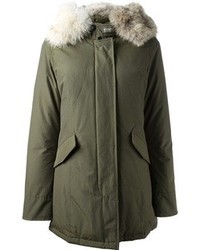 dunkelgrüner Parka von Woolrich