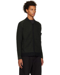 dunkelgrüner Pullover mit einem Reißverschluß von Stone Island