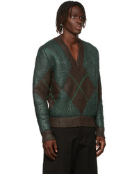 dunkelgrüner Pullover mit einem V-Ausschnitt mit Argyle-Muster von Bottega Veneta
