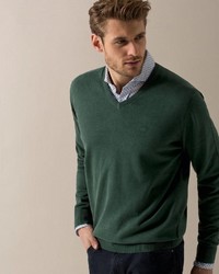 dunkelgrüner Pullover mit einem V-Ausschnitt von Bugatti