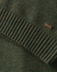 dunkelgrüner Pullover mit einem zugeknöpften Kragen von Dubarry
