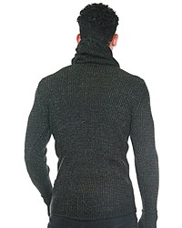 dunkelgrüner Pullover mit einer weiten Rollkragen von EX-PENT