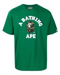 dunkelgrünes bedrucktes T-Shirt mit einem Rundhalsausschnitt von A Bathing Ape