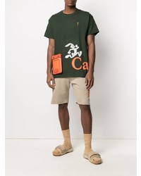 dunkelgrünes bedrucktes T-Shirt mit einem Rundhalsausschnitt von Carrots