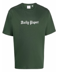 dunkelgrünes bedrucktes T-Shirt mit einem Rundhalsausschnitt von Daily Paper