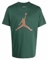 dunkelgrünes bedrucktes T-Shirt mit einem Rundhalsausschnitt von Jordan