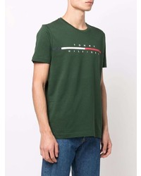 dunkelgrünes bedrucktes T-Shirt mit einem Rundhalsausschnitt von Tommy Hilfiger