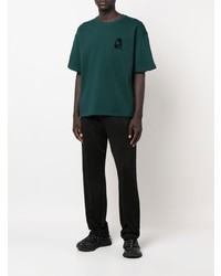 dunkelgrünes bedrucktes T-Shirt mit einem Rundhalsausschnitt von Styland