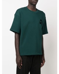 dunkelgrünes bedrucktes T-Shirt mit einem Rundhalsausschnitt von Styland