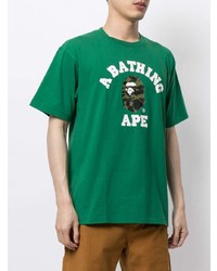 dunkelgrünes bedrucktes T-Shirt mit einem Rundhalsausschnitt von A Bathing Ape